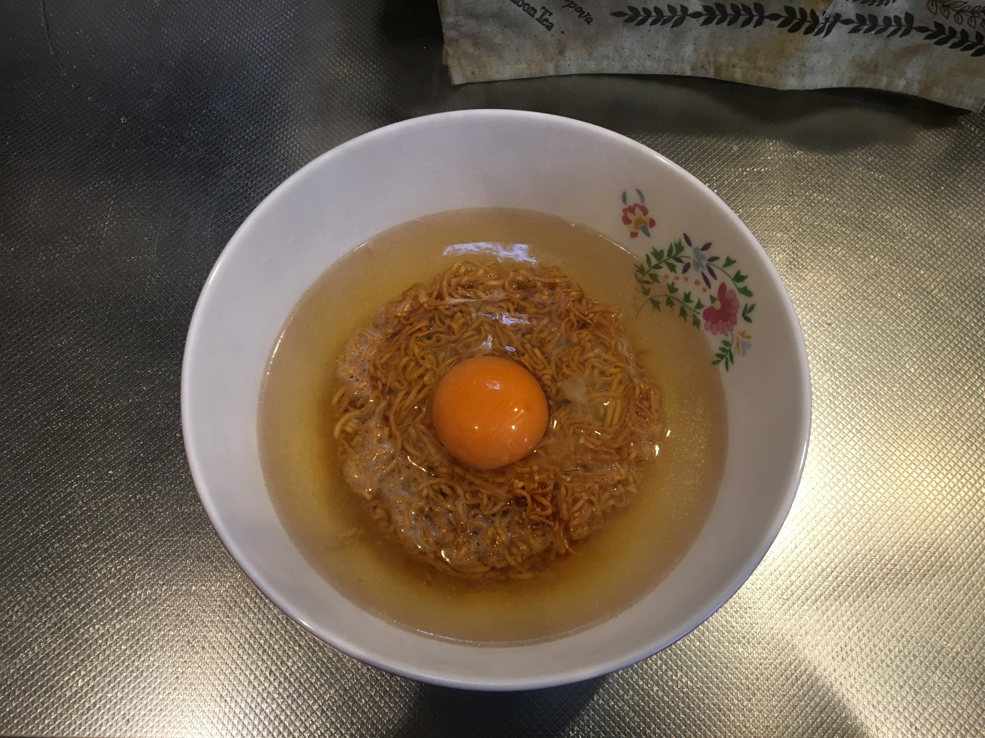 立花萬平に敬意を表してチキンラーメンを食べてみた エリにゃんと日常日記 With 香川建築探訪